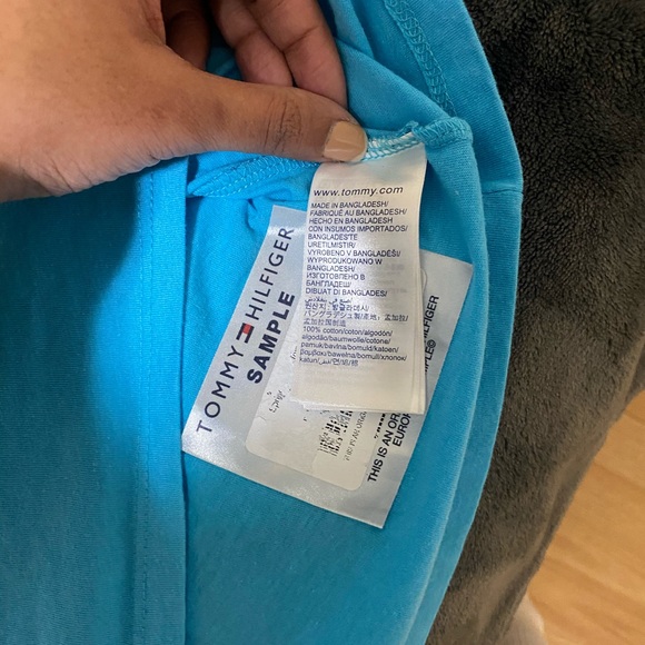 Tommy Jeans Tshirt - Picture 2 of 2